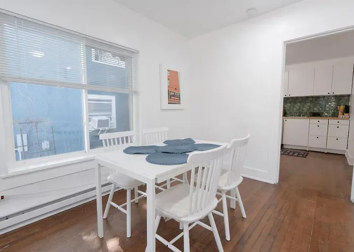 Holiday home Modern 2-bedroom House With Free Parking And Convenient Location Skokie