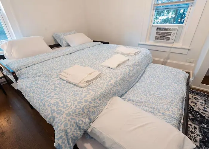 Modern 2-bedroom House With Free Parking And Convenient Location Holiday home *