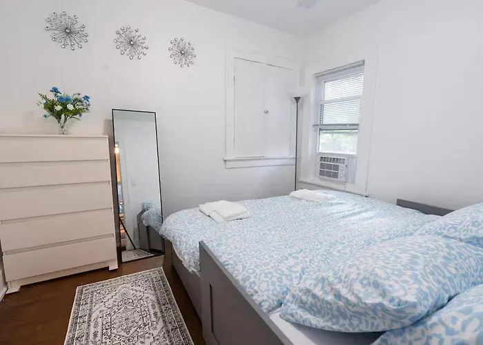 Modern 2-bedroom House With Free Parking And Convenient Location Holiday home *