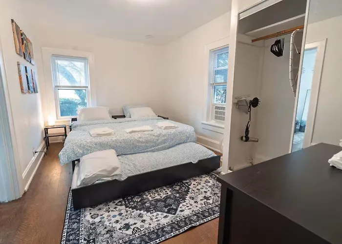 Holiday home Modern 2-bedroom House With Free Parking And Convenient Location