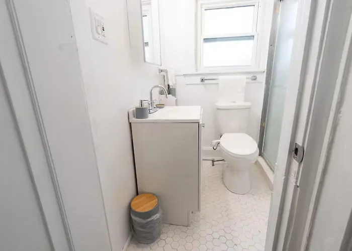 Modern 2-bedroom House With Free Parking And Convenient Location * Skokie