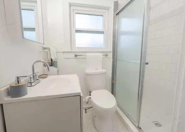 Holiday home Modern 2-bedroom House With Free Parking And Convenient Location Skokie